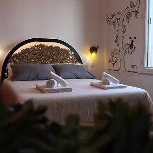 Liotru Maisonne, Rooms With En-Suite Bathroom And Shared Bathroom Frühstückspension
